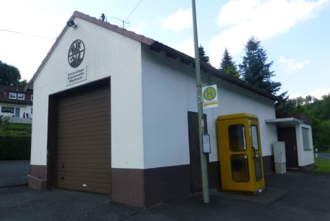 Unser Feuerwehrgerätehaus mit Aufenthaltsraum an der Locherhofer Straße (zum Vergrößern bitte klicken).